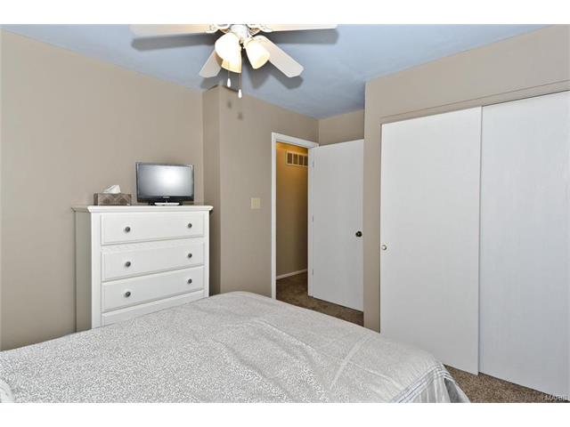 1012 Columbard Dr, Ballwin, MO 63021 photo 25