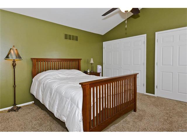 1012 Columbard Dr, Ballwin, MO 63021 photo 16