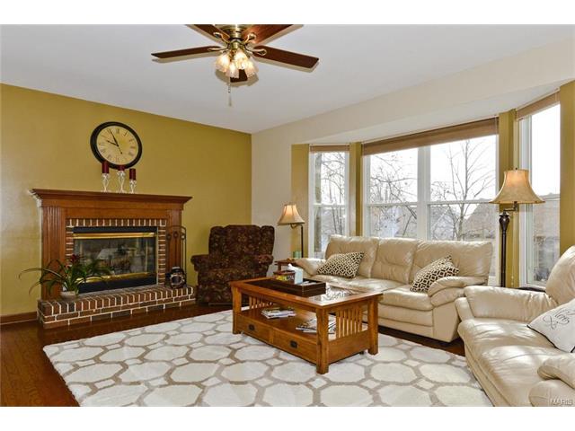 1012 Columbard Dr, Ballwin, MO 63021 photo 11