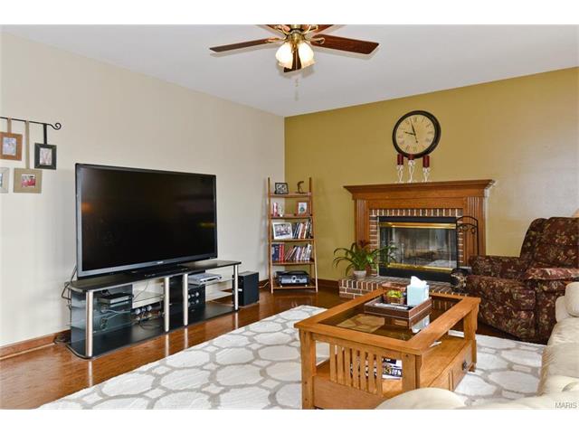 1012 Columbard Dr, Ballwin, MO 63021 photo 13