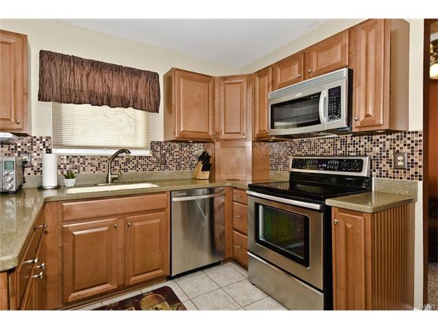 1012 Columbard Dr, Ballwin, MO 63021 photo 7