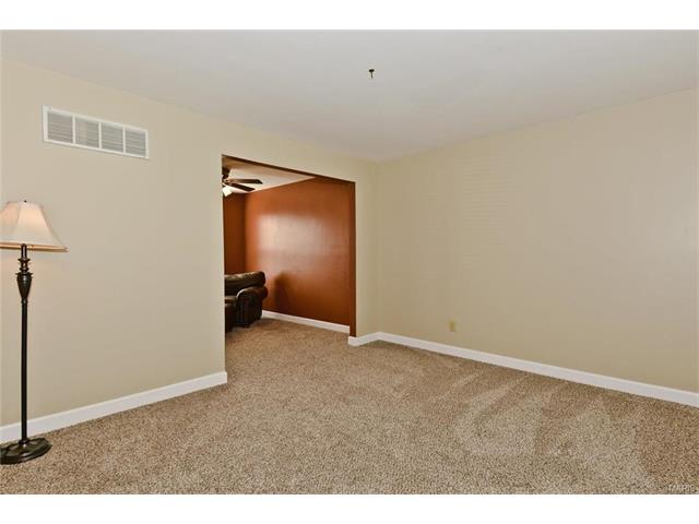 1012 Columbard Dr, Ballwin, MO 63021 photo 3