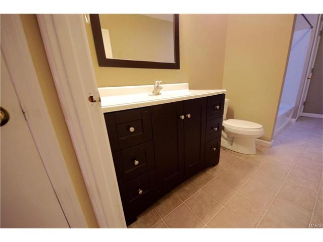 136 Carmel Woods Dr, Ellisville, MO 63021 photo 3