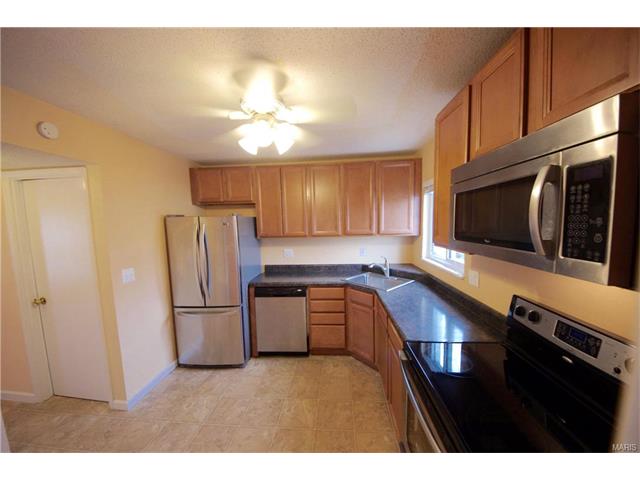 136 Carmel Woods Dr, Ellisville, MO 63021 photo 10