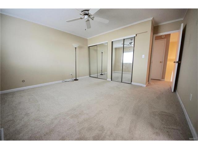 136 Carmel Woods Dr, Ellisville, MO 63021 photo 8