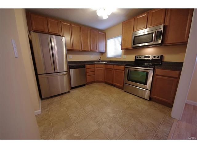 136 Carmel Woods Dr, Ellisville, MO 63021 photo 2