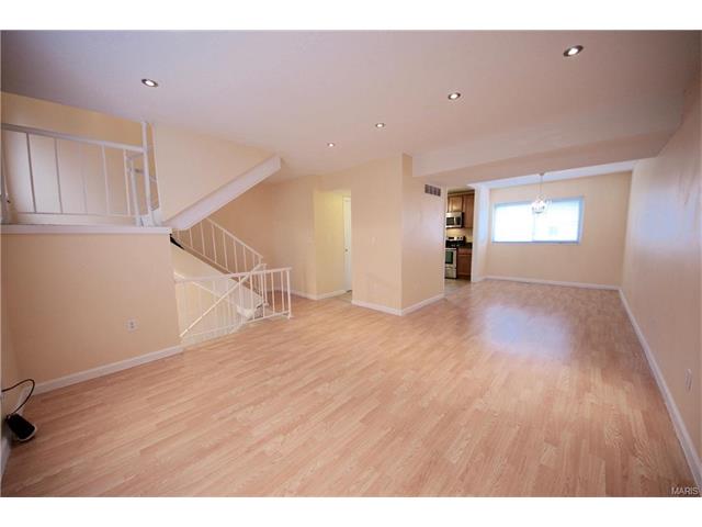 136 Carmel Woods Dr, Ellisville, MO 63021 photo 5