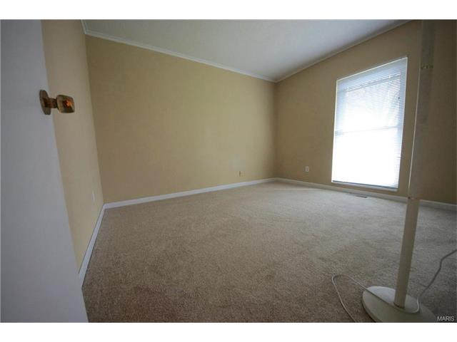136 Carmel Woods Dr, Ellisville, MO 63021 photo 9