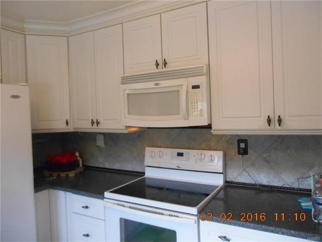 812 Windmill Dr, Ballwin, MO 63011 photo 3