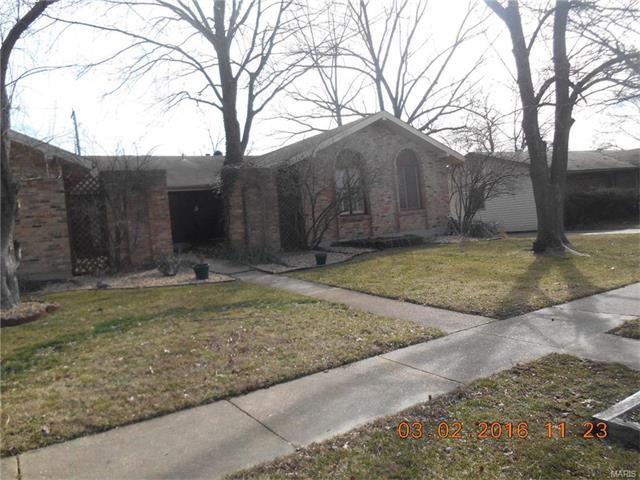 812 Windmill Dr, Ballwin, MO 63011 photo 2