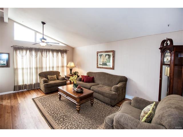 329 Sulphur Spring Rd, Ballwin, MO 63021 photo 2