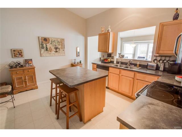 692 Hawk Run Dr, O'fallon, MO 63368 photo 9