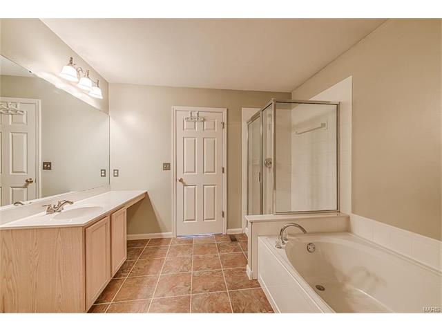692 Hawk Run Dr, O'fallon, MO 63368 photo 12