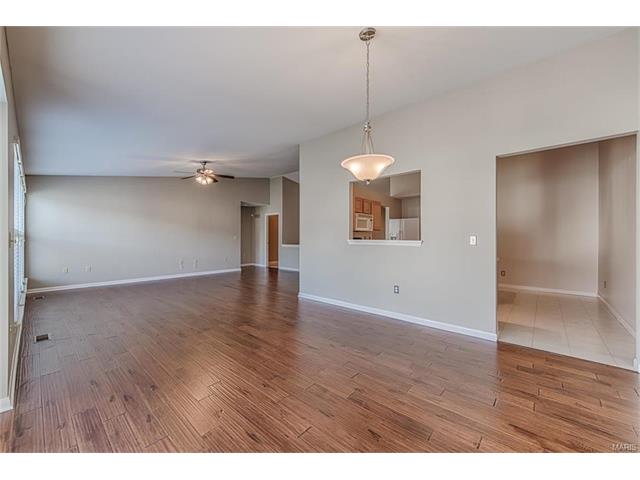 692 Hawk Run Dr, O'fallon, MO 63368 photo 7