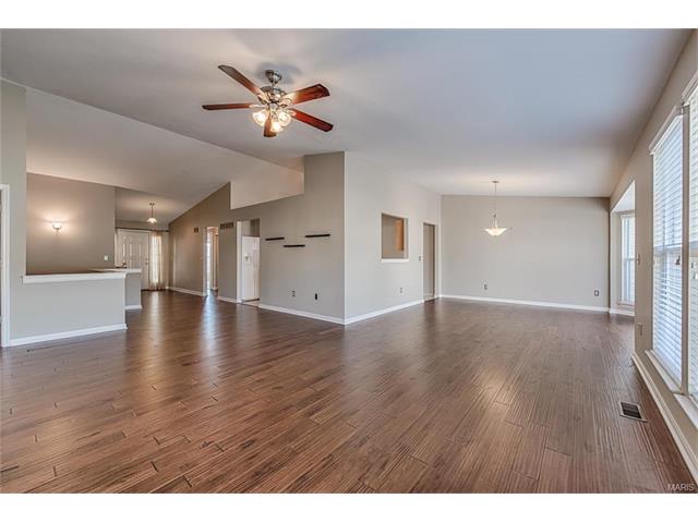 692 Hawk Run Dr, O'fallon, MO 63368 photo 5