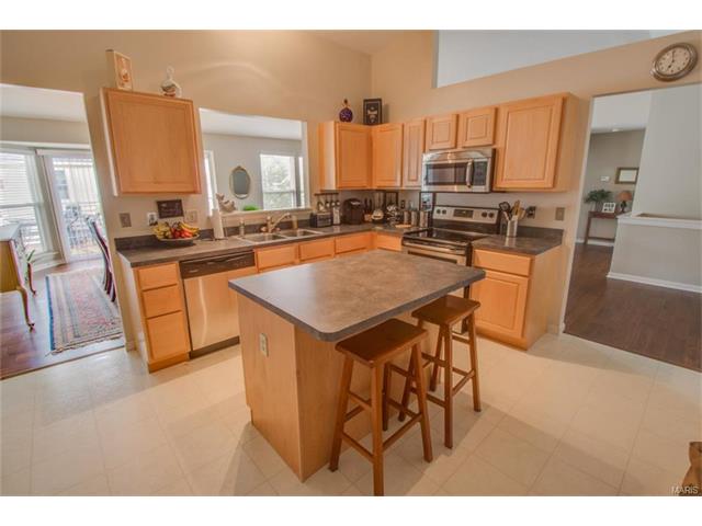 692 Hawk Run Dr, O'fallon, MO 63368 photo 8