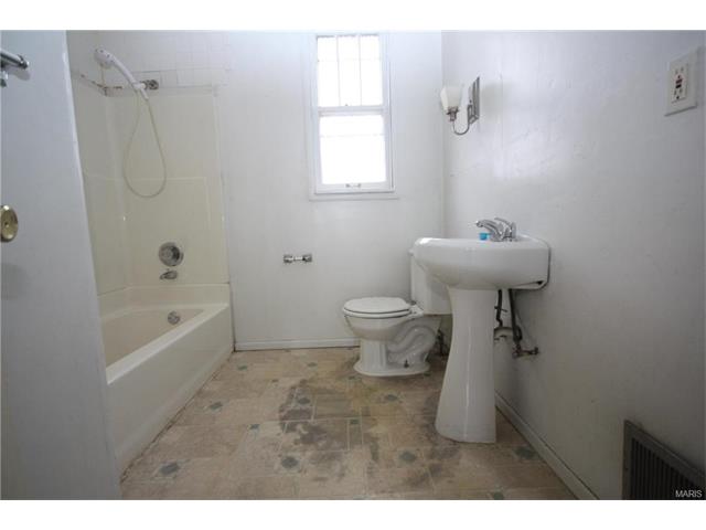 3701 Risch Ave, Saint Louis, MO 63125 photo 8