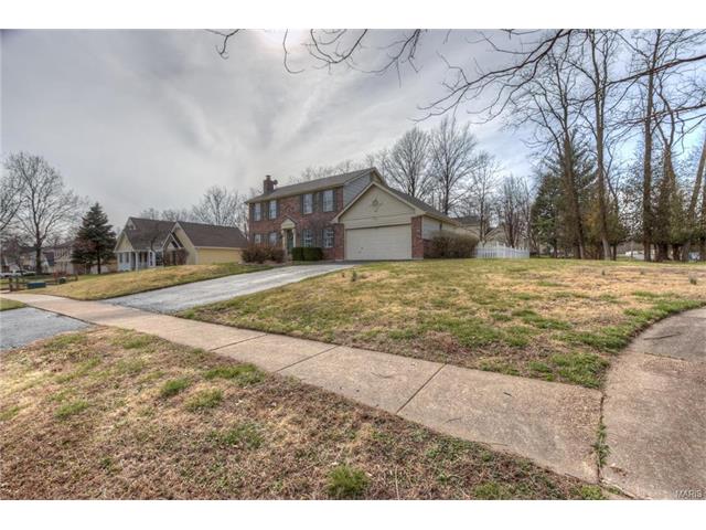 304 Fox Briar Ln, Ballwin, MO 63021 photo 3