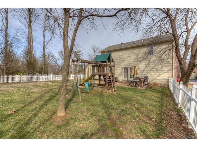 304 Fox Briar Ln, Ballwin, MO 63021 photo 29