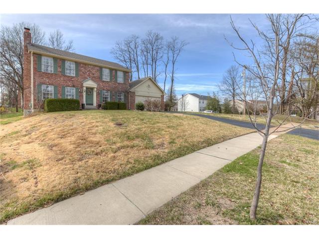 304 Fox Briar Ln, Ballwin, MO 63021 photo 2