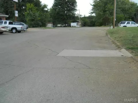 607 Rose Ln, Farmington, MO 63640