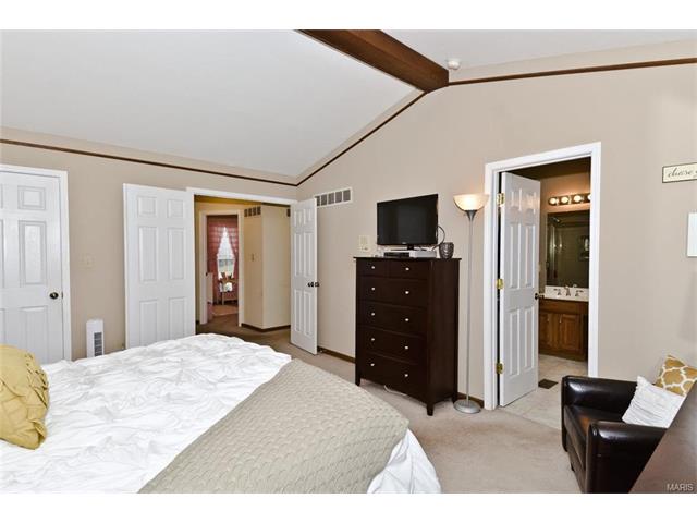 211 Ballyshannon Ct, Ballwin, MO 63021 photo 11