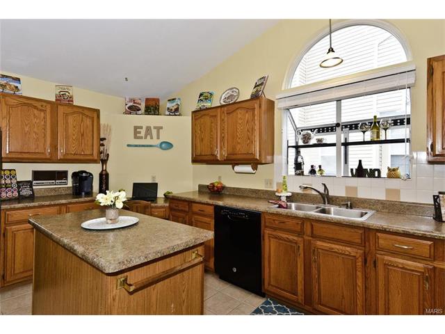 211 Ballyshannon Ct, Ballwin, MO 63021 photo 8