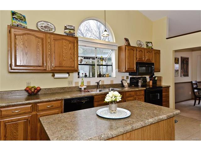 211 Ballyshannon Ct, Ballwin, MO 63021 photo 9