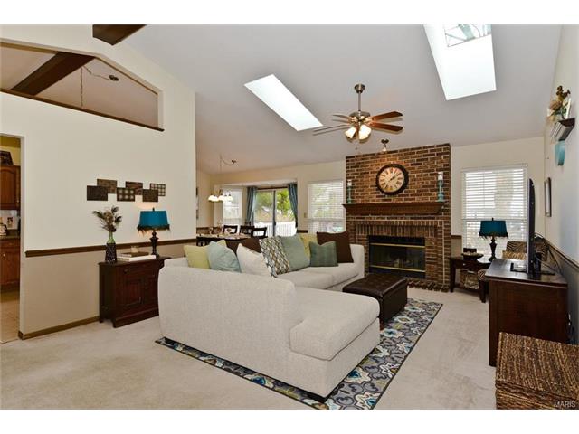211 Ballyshannon Ct, Ballwin, MO 63021 photo 3