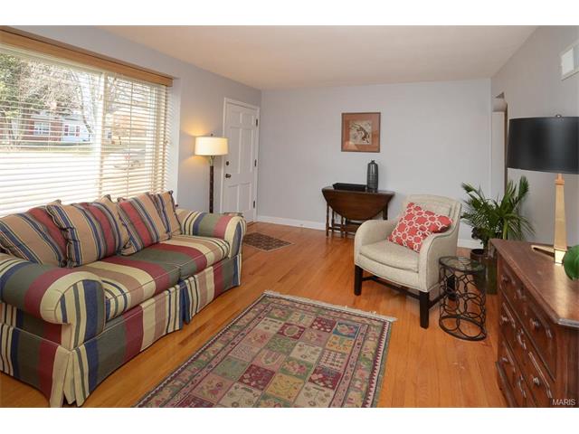 2 Springbrook Pl, Saint Louis, MO 63119 photo 3
