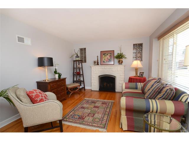 2 Springbrook Pl, Saint Louis, MO 63119 photo 2