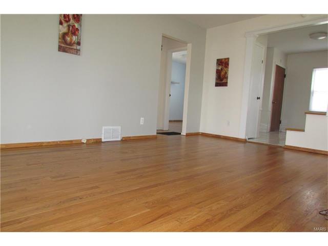 7100 Heege Rd, Saint Louis, MO 63123 photo 3