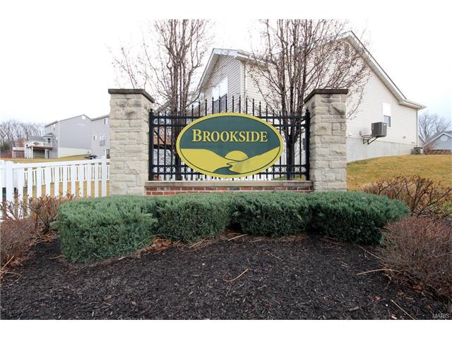 601 Falling Brook Dr, O'fallon, MO 63366 photo 3
