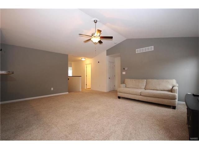601 Falling Brook Dr, O'fallon, MO 63366 photo 9