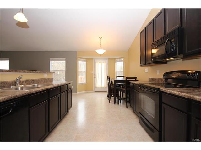 601 Falling Brook Dr, O'fallon, MO 63366 photo 4