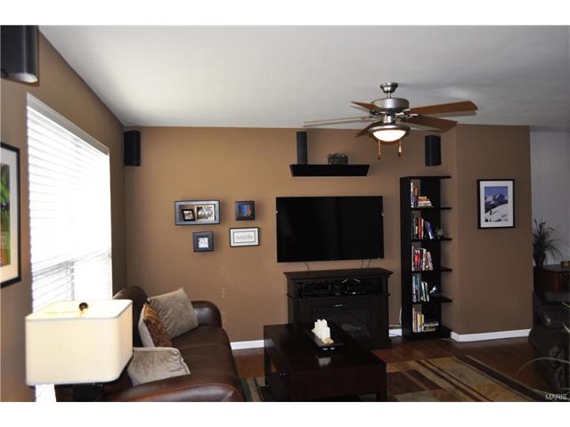 466 Coachgate, Ballwin, MO 63021 photo 3