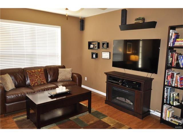 466 Coachgate, Ballwin, MO 63021 photo 2