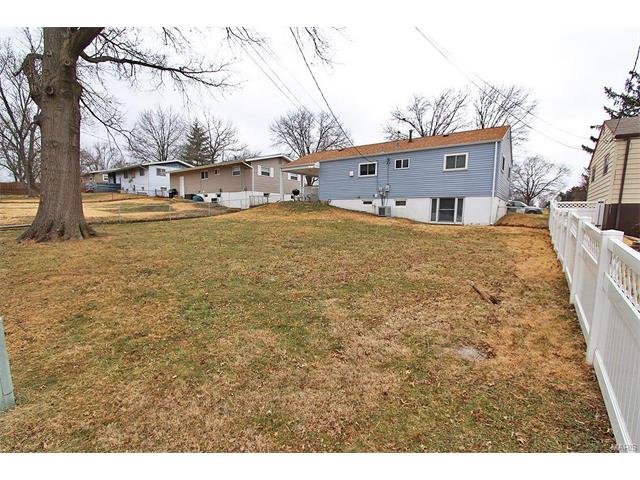 11100 Patsy Dr, Saint Louis, MO 63123 photo 2