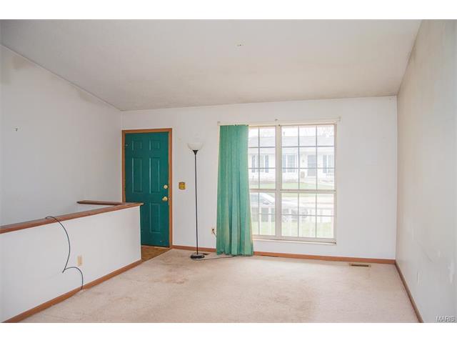 1329 Half Moon Dr, O'fallon, MO 63366 photo 2