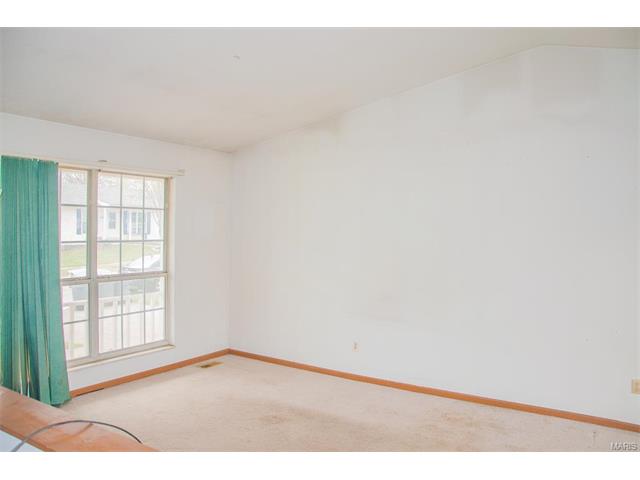 1329 Half Moon Dr, O'fallon, MO 63366 photo 3