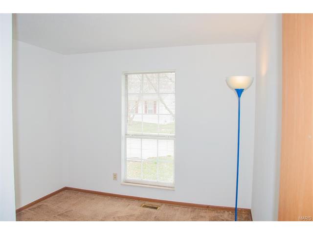 1329 Half Moon Dr, O'fallon, MO 63366 photo 12