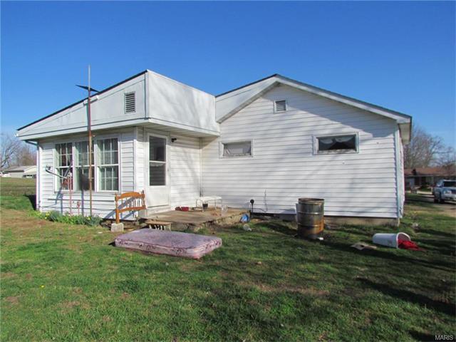 930 Adams St, Bourbon, MO 65441 photo 1