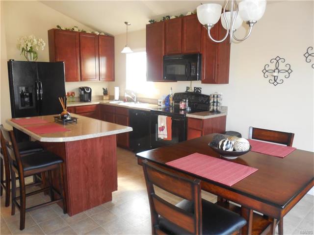 532 Bramblett Hls, O'fallon, MO 63366 photo 2