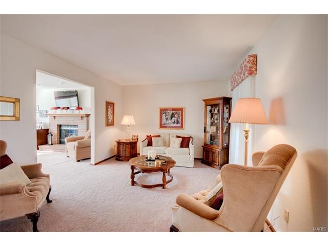 2835 Kettering Dr, Saint Charles, MO 63303 photo 5