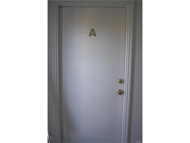 1323 Crossings Ct #A, Ballwin, MO 63021 photo 2