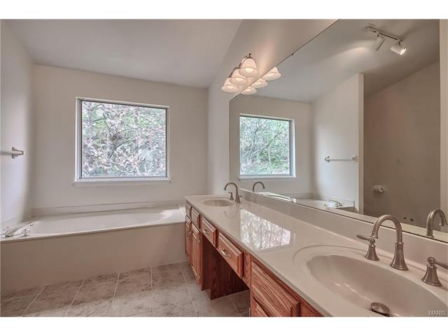 1420 Carriage Bridge Trl, Ballwin, MO 63021 photo 10