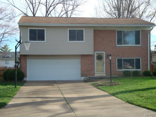 934 Barbara Ann Ln, Ellisville, MO 63021 photo 1