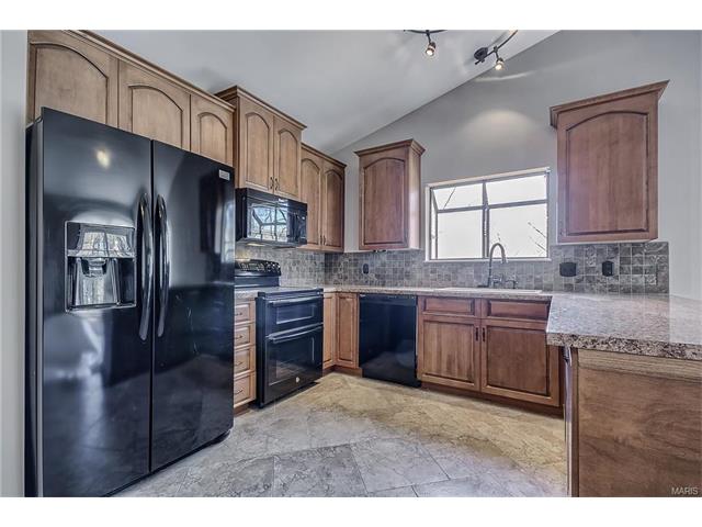506 Great Hill Dr, Ballwin, MO 63021 photo 2