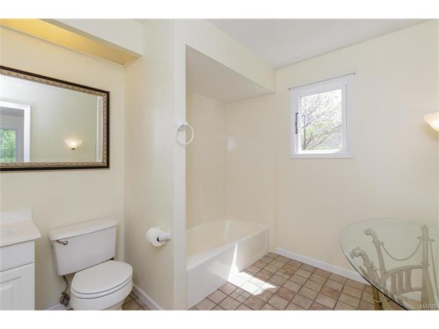714 Henry, Ballwin, MO 63011 photo 23