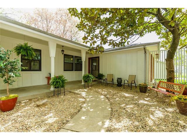714 Henry, Ballwin, MO 63011 photo 2